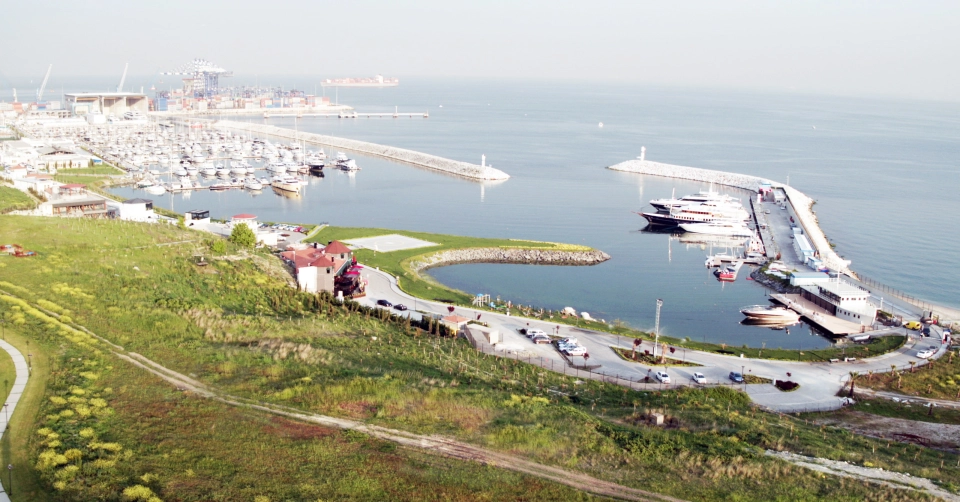 Villa with private beach in Yakuplu - Image 2