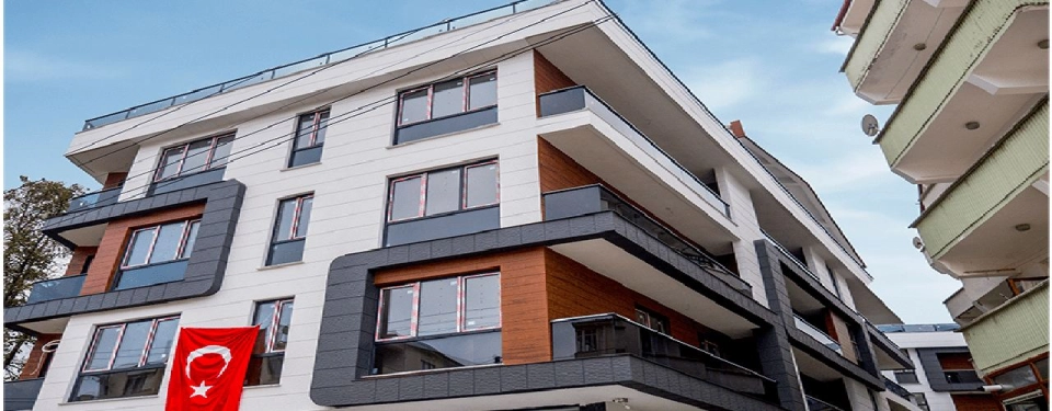 Property with combination of sea and forest views - Image 2