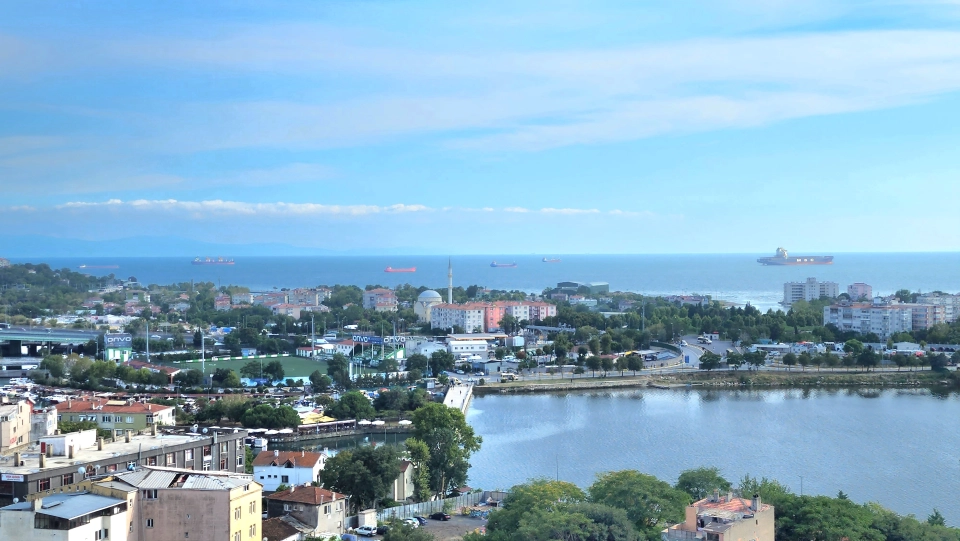 Apartment in Küçükçekmece with sea view and close to Metrobus - Image 2