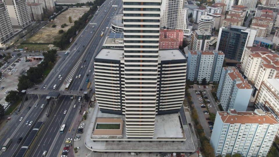 Live by the Sea, near Metrobus & Highway: A Home You Can Buy Now! - Image 4