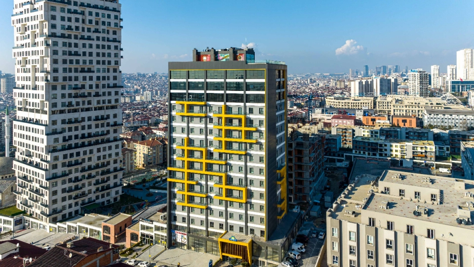 آپارتمان مدرن خود را در اسنیورت، در فاصله چند قدمی متروبوس و E-5 بیابید