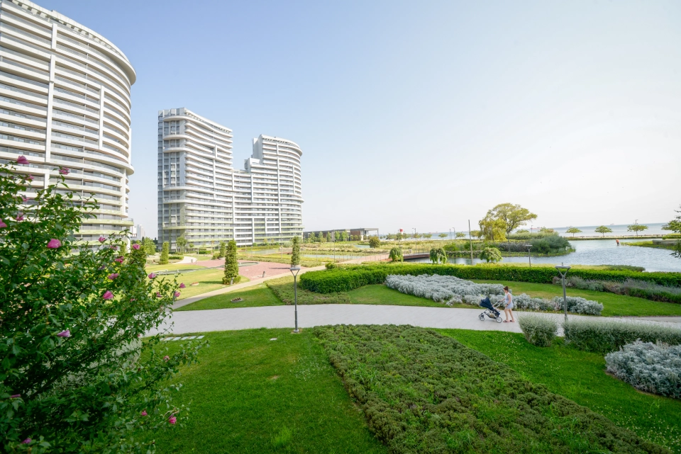 Luxury apartment with direct view of the Marmara Sea in Bakirkoy - Image 5