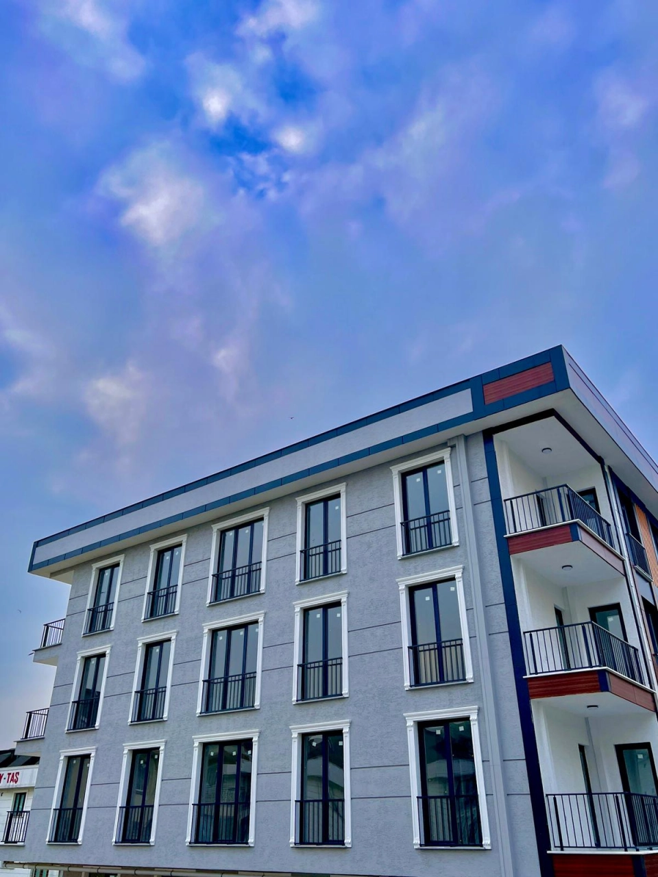 Apartments with captivating views of Beylikdüzü Beach - Image 2