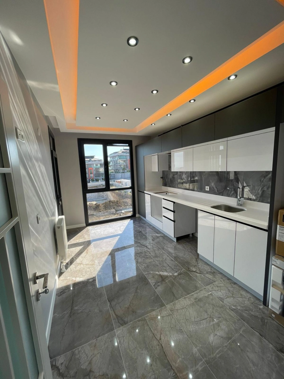 Apartment in the coastal area of Beylikduzu - Image 4